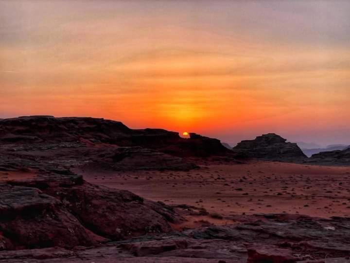 Wadi Rum Wanderlust Camp Bagian luar foto