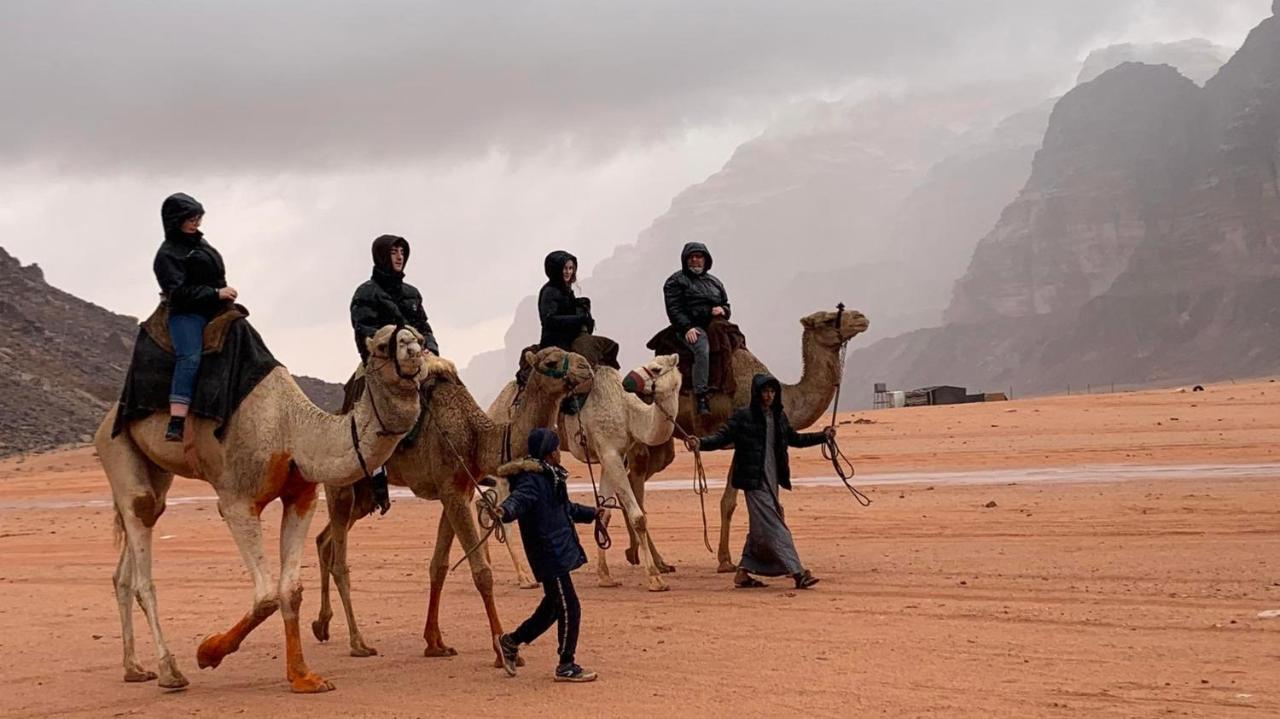 Wadi Rum Wanderlust Camp Bagian luar foto