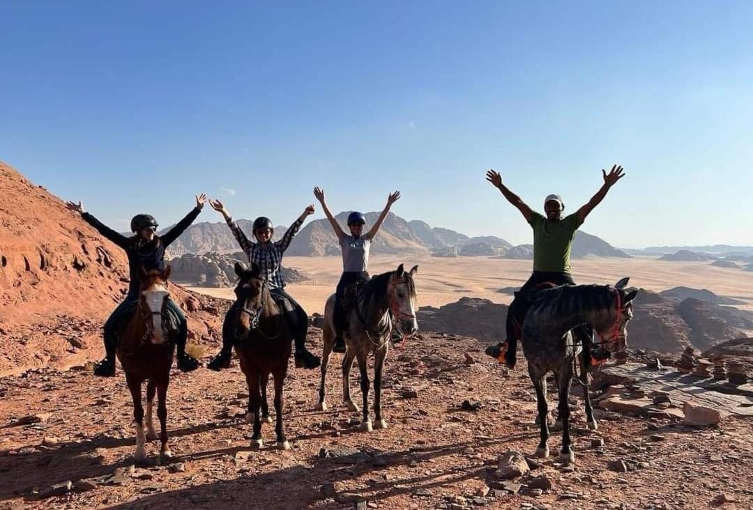 Wadi Rum Wanderlust Camp Bagian luar foto