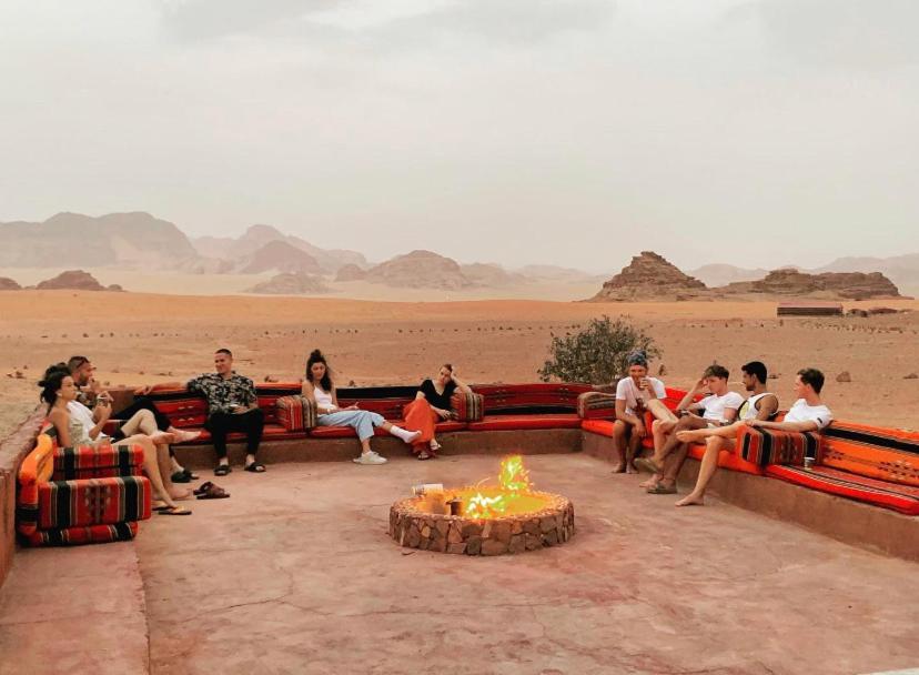 Wadi Rum Wanderlust Camp Bagian luar foto