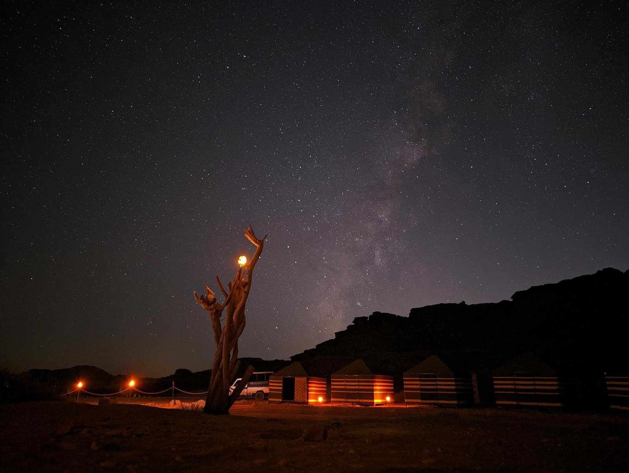 Wadi Rum Wanderlust Camp Bagian luar foto