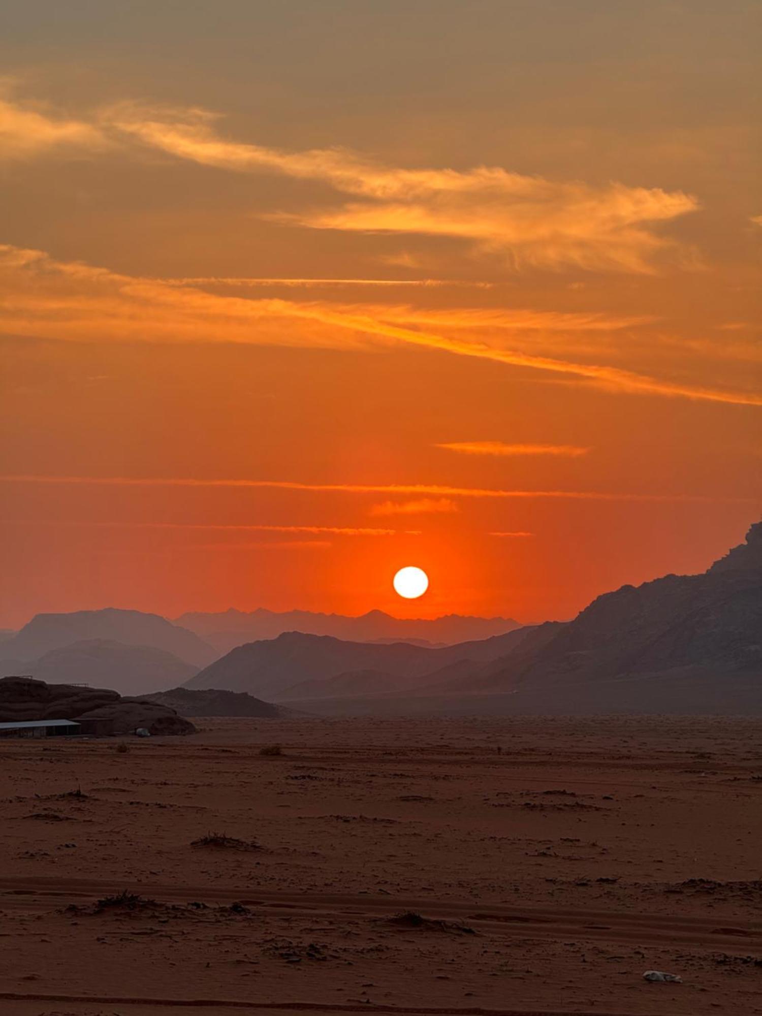 Wadi Rum Wanderlust Camp Bagian luar foto