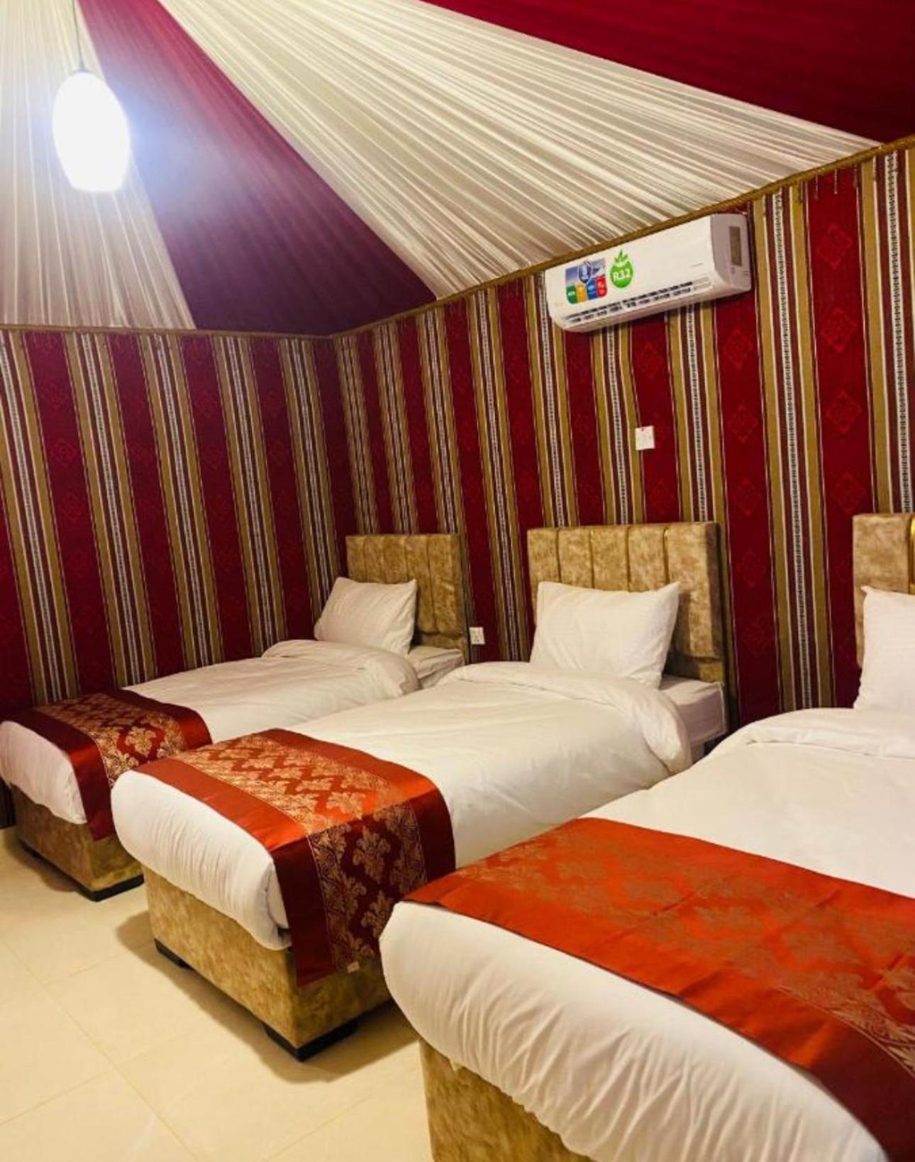 Wadi Rum Wanderlust Camp Bagian luar foto