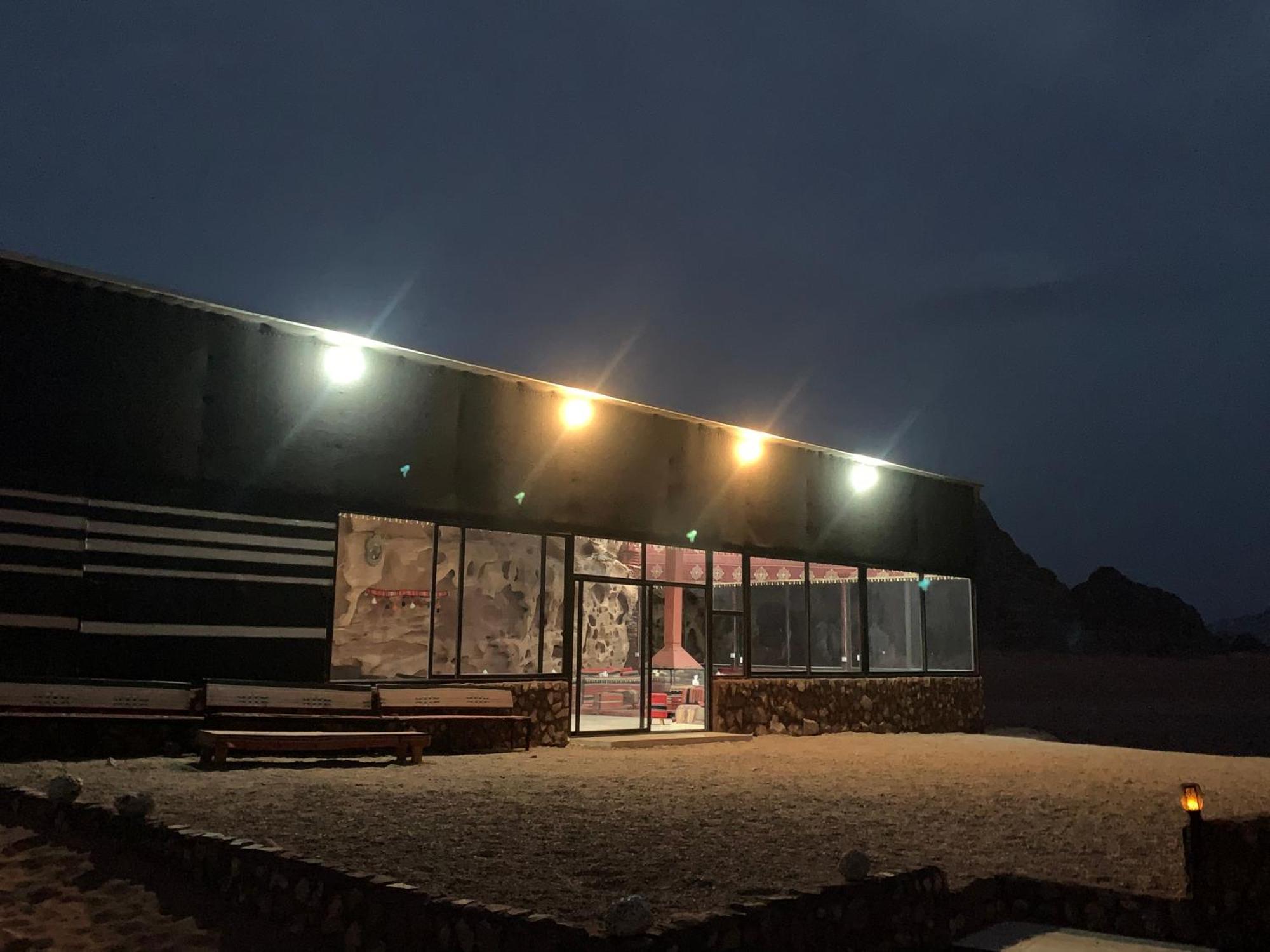 Wadi Rum Wanderlust Camp Bagian luar foto