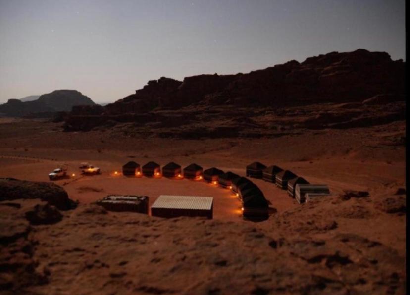 Wadi Rum Wanderlust Camp Bagian luar foto